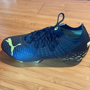 Puma FuzionFit soccer cleats size 10 mens. Excellent condition, used once.